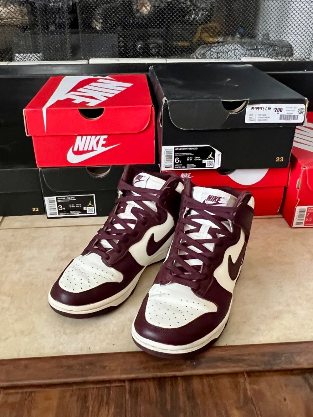 Women’s Nike Dunk Burgundy Crush - Picture 3 of 6